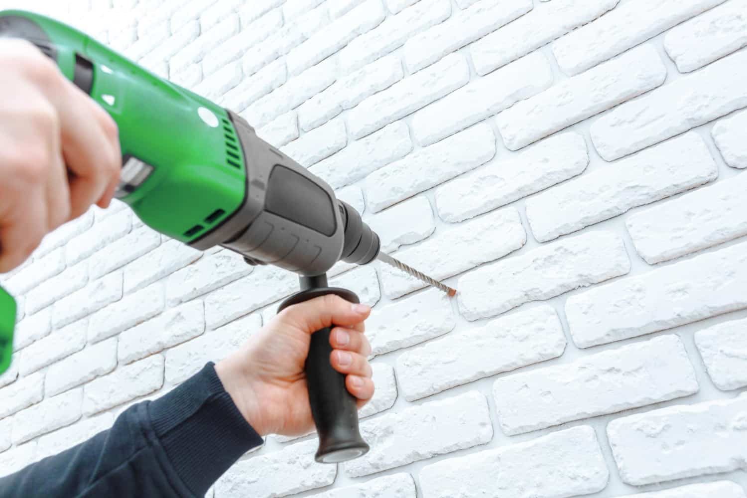 How to Hang a Flat Screen TV without Mount Easy Guide