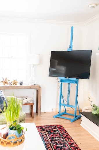 Artistic Touch to Your TV with an Easel